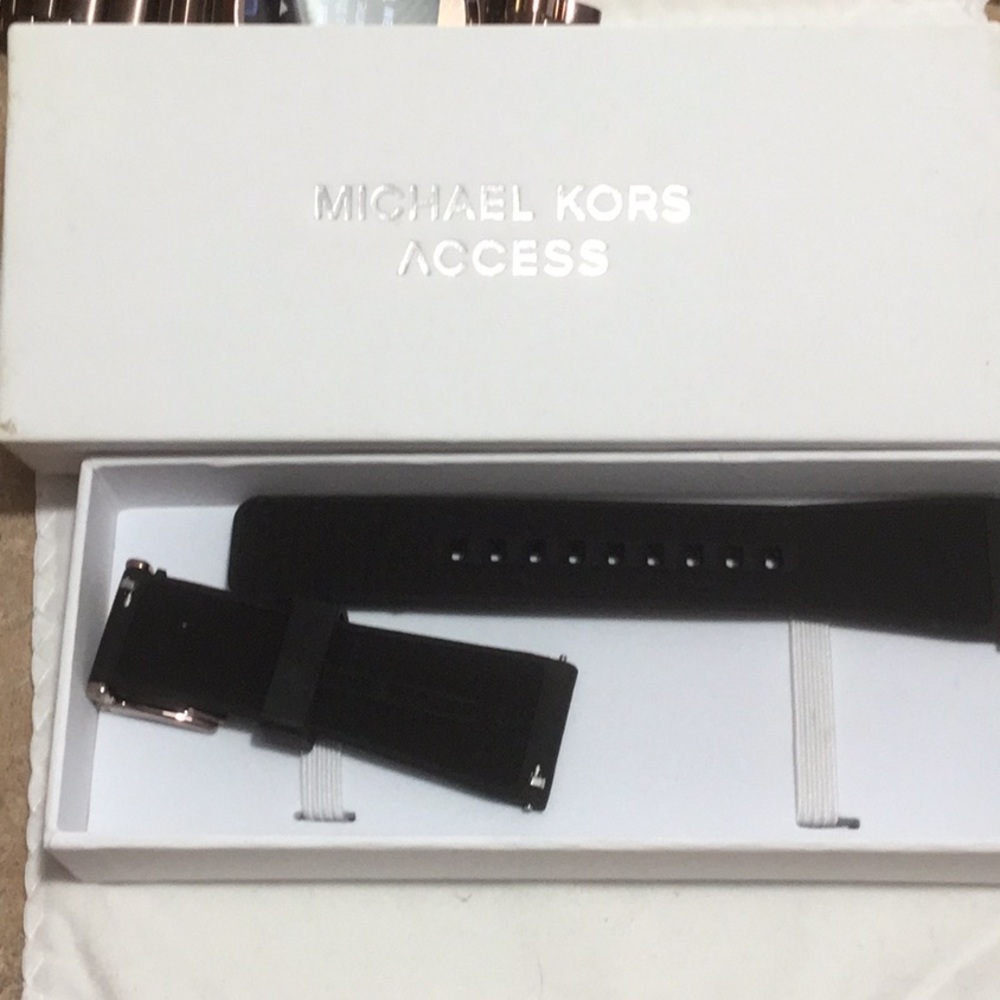 Michael Kors - Sable - Access Bradshaw Smartwatch - Picture 3 of 7